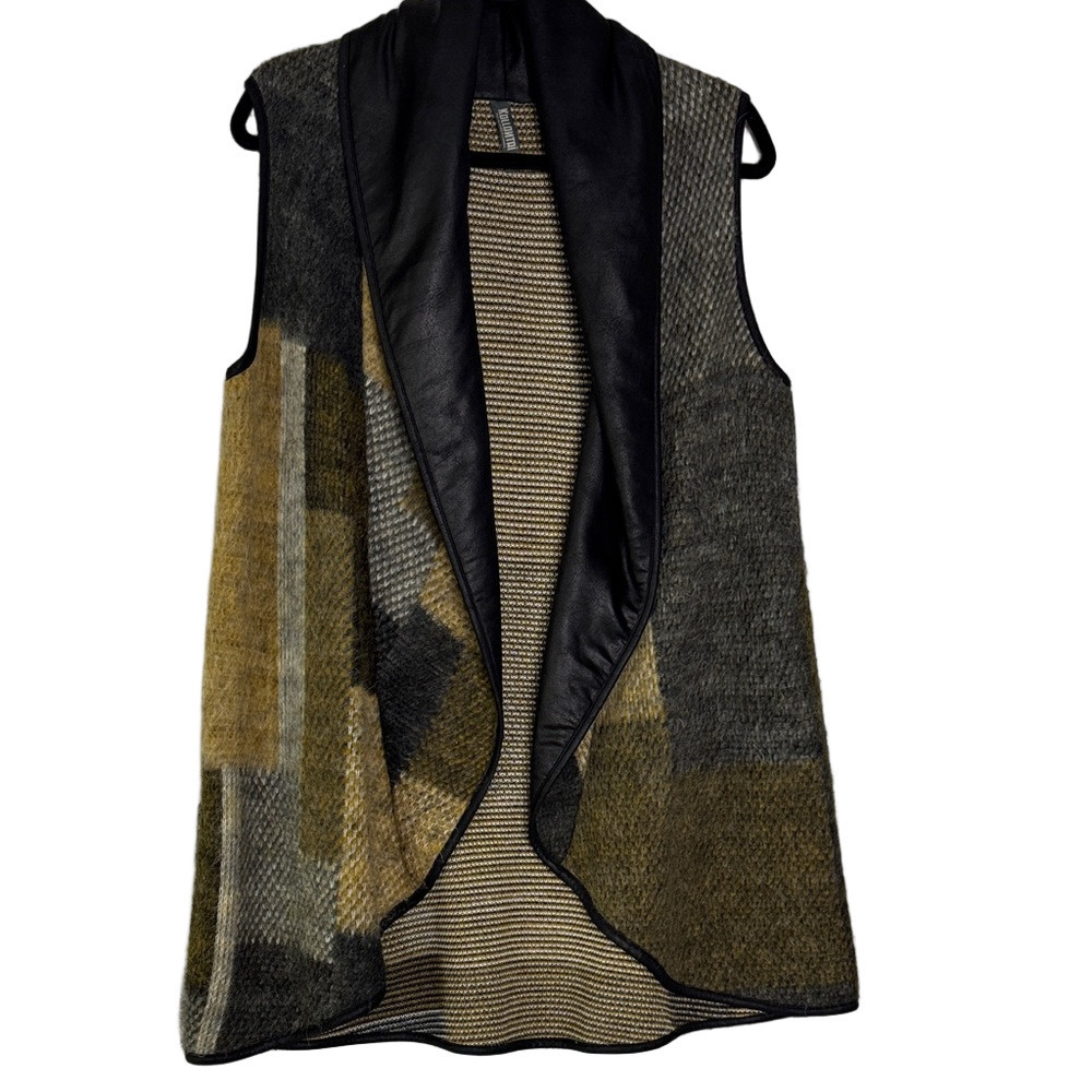 Kollontai Stylish Multicolour Open Sleeveless Vest